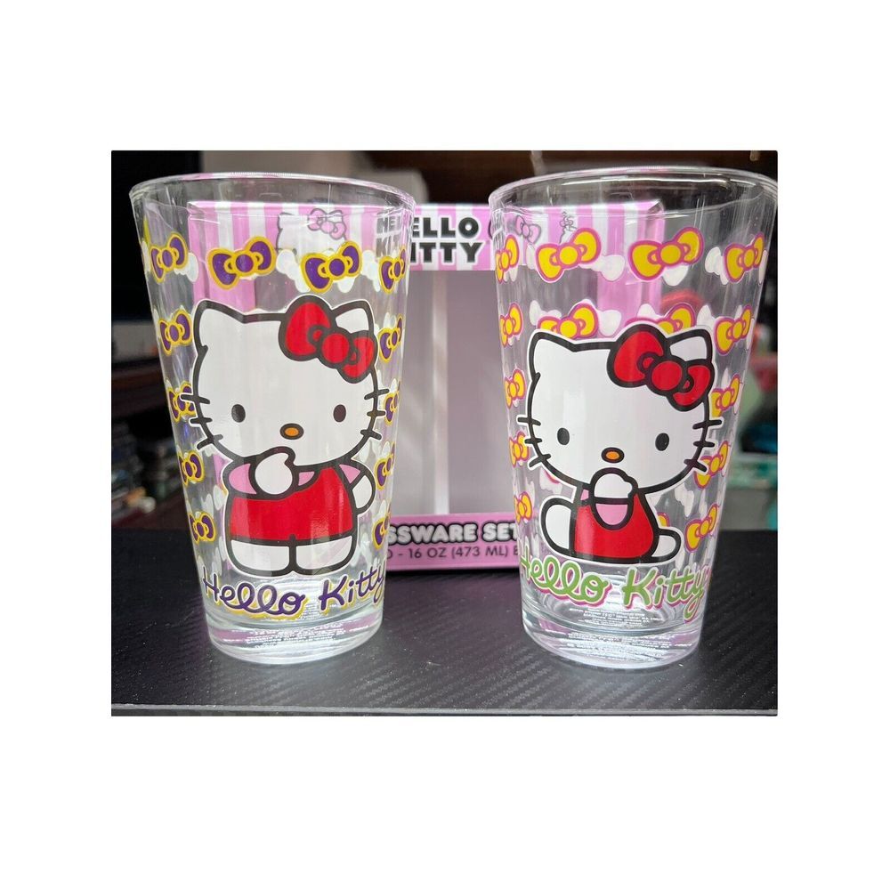 Hello Kitty Classic Bow Design 16-Ounce Pint Glasses | Set of 2 Purple‎ Yellow